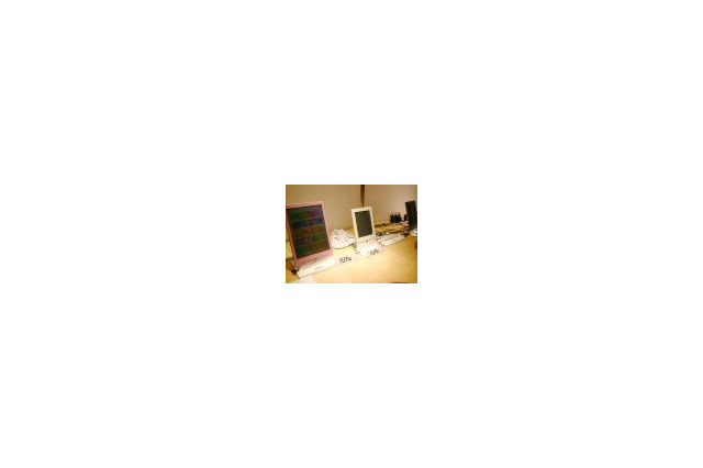 【富士通フォーラム 2007(Vol.4)】カラー電子ペーパーを採用した携帯情報端末を展示 画像