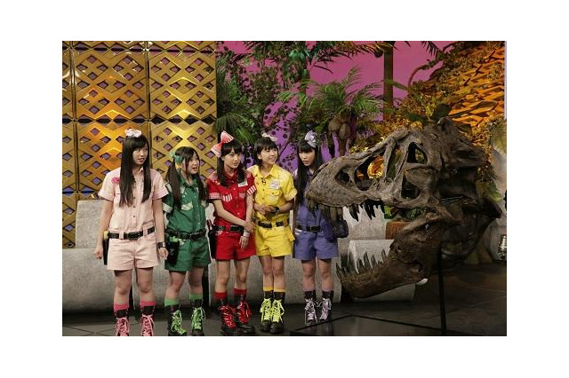 ももクロが恐竜エンタテイメントショーを応援　TV特番 画像