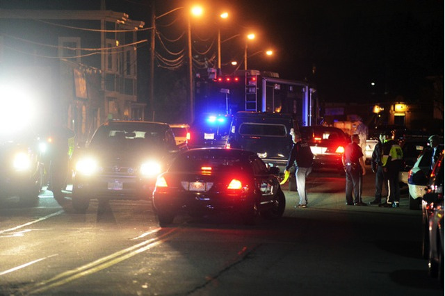 ボストン郊外で銃撃戦 容疑者1人が死亡、1人が逃走中 画像