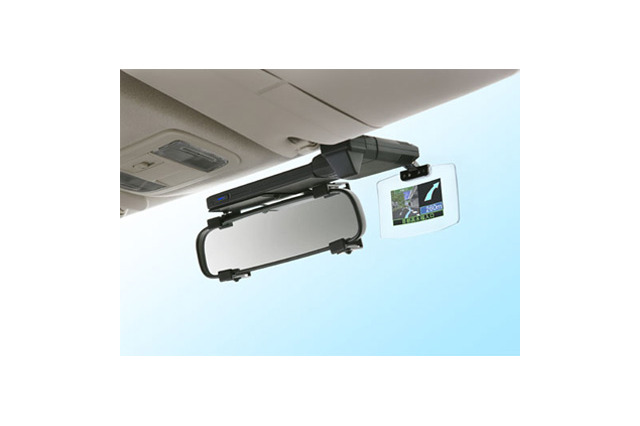 ケンウッド、ルームミラー脇のヘッドアップディスプレイでもナビ情報を確認できるカーナビ 画像