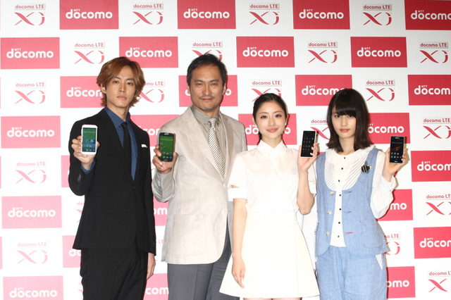 渡辺謙、LINE使ってますかの問いに「見くびってもらっては困る」 一方橋本愛は笑顔なし……NTTドコモ発表会 画像
