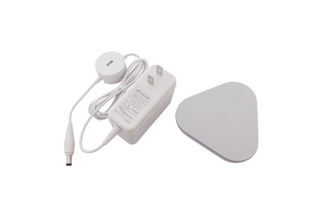 NTTドコモ、「Qi」対応充電器「ワイヤレスチャージャー 03」を27日に発売 画像