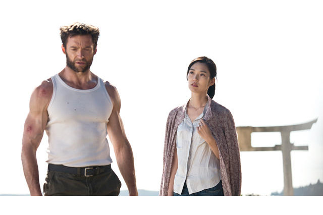 孤高のヒーローの恋人は日本人！ ウルヴァリン＆ヒロインの2ショット 画像