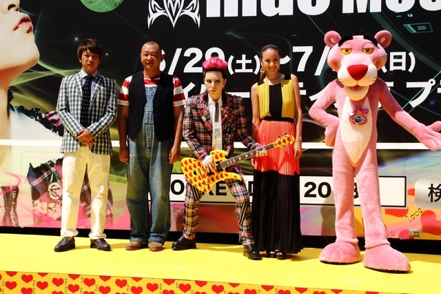 hideがよみがえった? お台場にリアルヒューマンドール 画像