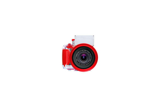 オリンパス、最上位カメラ「CAMEDIA C-8080 Wide Zoom」用防水プロテクタの発売を延期 画像