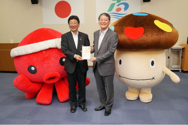 ドコモダケとオクトパス君が初対面…森林保護で南三陸町を応援 画像