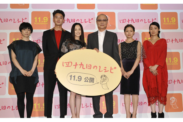永作博美、出産後初の舞台挨拶……観客からの歓声に「ビックリしたー!」 画像