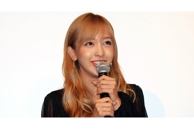 板野友美、黄色い歓声は不慣れ?「初めての経験で圧倒された」 画像