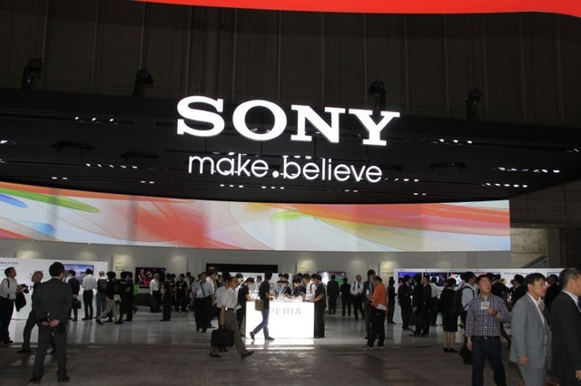 【CEATEC 2013 Vol.30】ソニーXperia Z1に人だかり 画像