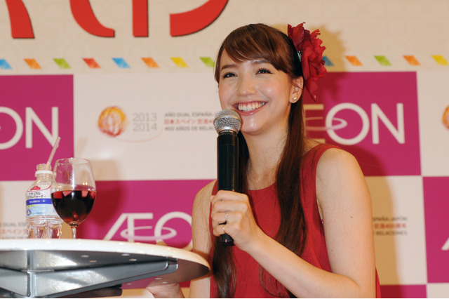 「自分にフラメンコのセンスない?」……豊田エリー、CM撮影で筋肉痛に! 画像