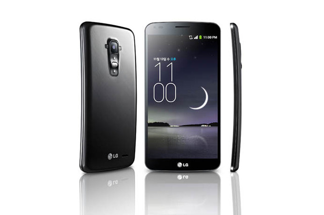 LG、曲面ディスプレイ採用の6インチスマートフォン「LG G Flex」を発表……通話時は顔にフィット 画像