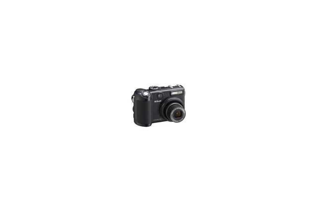 ニコン、コンパクトデジタルカメラ「COOLPIX」シリーズに高性能2モデル——1,210万画素/手ブレ補正など 画像