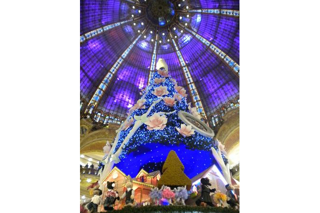 豪華絢爛、世界最高額、レゴ製など……「死ぬまでに見たい 世界のクリスマスツリー」 画像