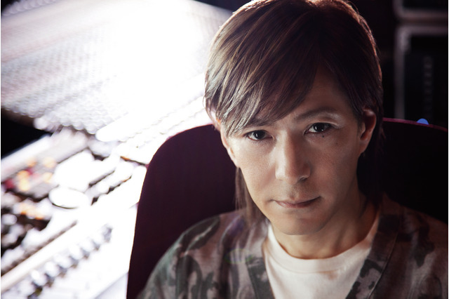 小室哲哉、妻・KEIKOの近況報告……「身体は健康ですが、1人で外出はまだまだ無理」 画像