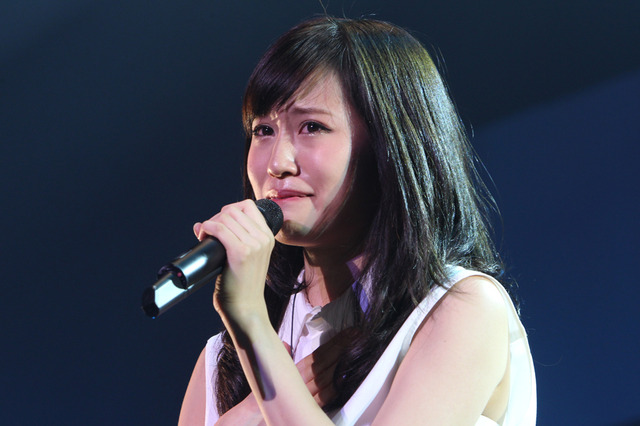 前田敦子、初のワンマンライブ……言葉をつまらせ歌えない! 画像