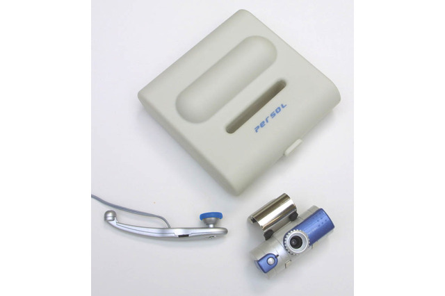 ケース付きで持ち運びやすいWebカメラ・イヤーセット 画像