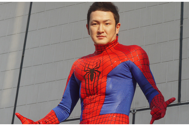 中村獅童、銀座でスパイダーマンスーツ姿に 画像