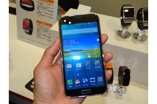 【au 2014年夏モデル】新たに心拍数モニターが搭載された5.1型「GALAXY S5 SCL23」……指紋認証、防水・防塵機能も装備 画像
