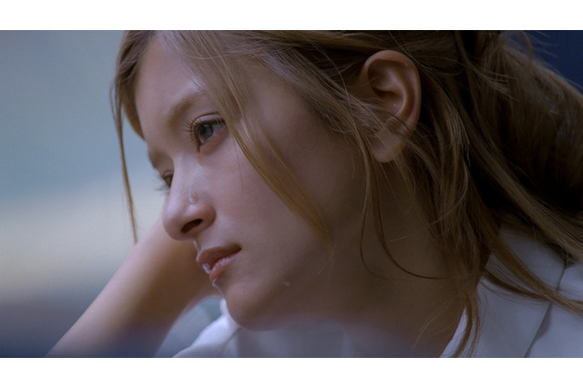 ローラ、“涙”の演技を初披露……普段とは違うシリアスな一面にスタッフも驚き 画像