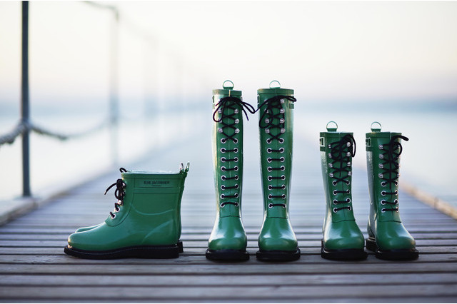 雨の日をカラフルに彩る北欧のレインアイテム 画像