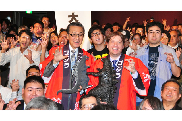 宝田明、ゴジラは「最強の同期生」と“還暦”を祝福! 画像
