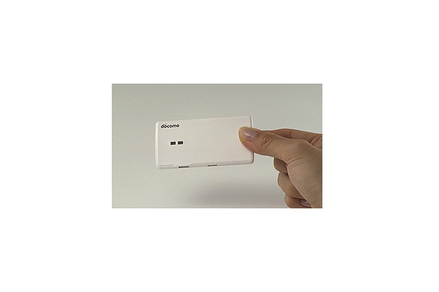 ドコモ、SIMが入っていないスマホでも回線が使える小型認証デバイスを開発 画像