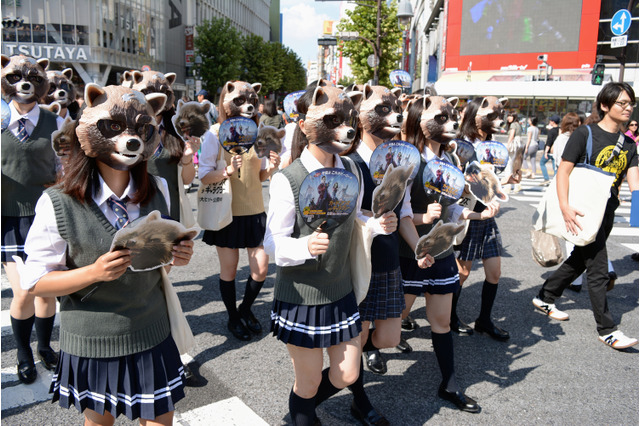 アライグマに扮した「宇宙最凶ロケットガールズ」が渋谷に出現 画像