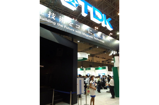 【CEATEC 2014 Vol.17】走行中でもEV充電!TDKが実証実験結果を披露 画像
