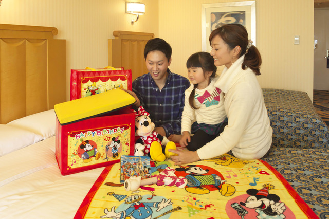 ミッキーやミニーのぬいぐるみと一緒に“お泊り”!プラン一新 画像