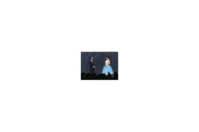 【速報】孫社長、上戸彩にティファニーをプレゼント！？ ——2008年春モデル発表会 画像