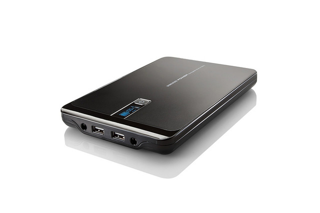 PC・スマホ・タブレットを3台同時充電!大容量23,000mAhのモバイルバッテリ 画像