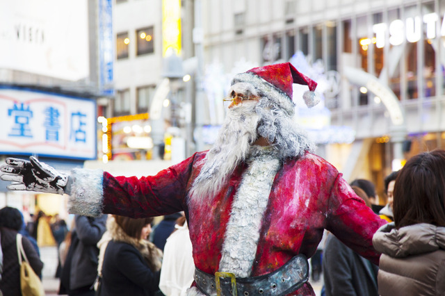 渋谷に現れたサンタクロースの正体が判明! SeeByChloeのクリスマスキャンペーン 画像