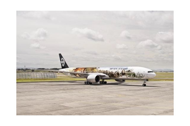映画『ホビット』特別塗装機が成田空港に…ニュージーランド航空 画像