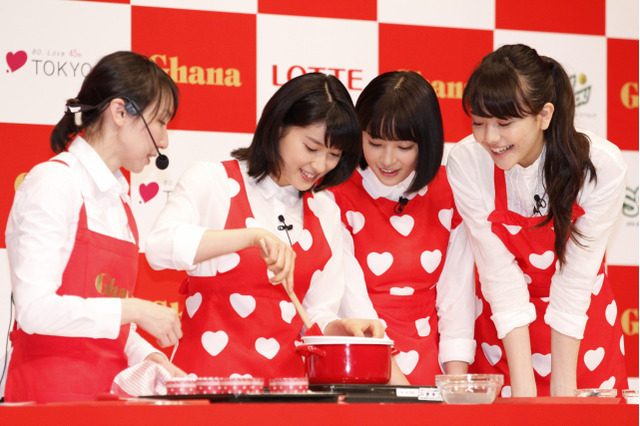 広瀬すず、土屋太鳳、松井愛莉……女子高生たちと手作りチョコに挑戦! 画像