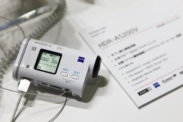 【CP+ 2015 Vol.3】スマホで複数カメラの一斉録画も……ソニーがAction Camの新機種を参考出展 画像