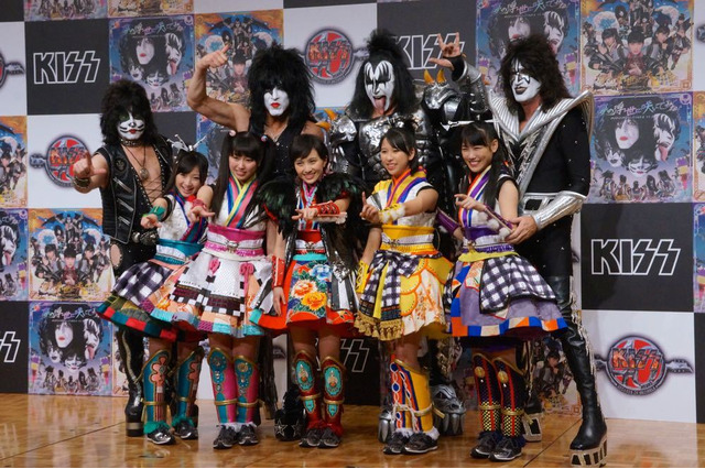KISS来日会見にももクロ登場!「KISSさんと一緒に世界中の笑顔をいただきにいきたい」 画像