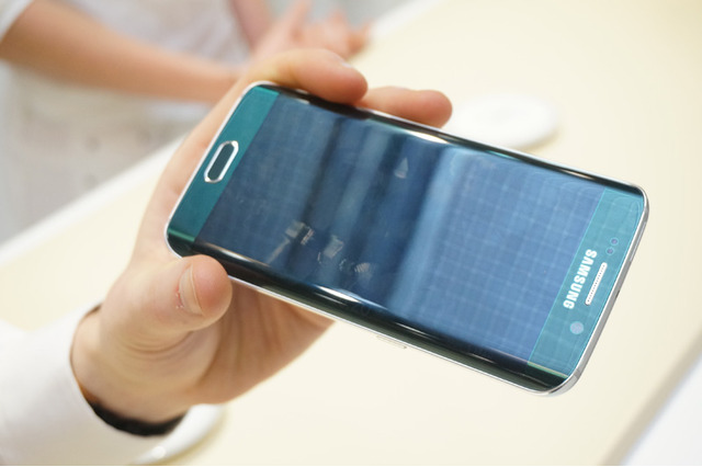 【MWC 2015 Vol.21】カメラ機能の強化に期待、サムスン新GALAXYタッチ&トライイベント報告 画像