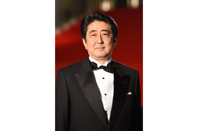 安倍首相、TwitterやFacebookの“手数料”支払い? 画像