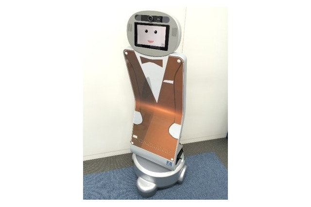 芝浦工大、おもてなしロボット「コンシェルジュ」のデモを実施 画像