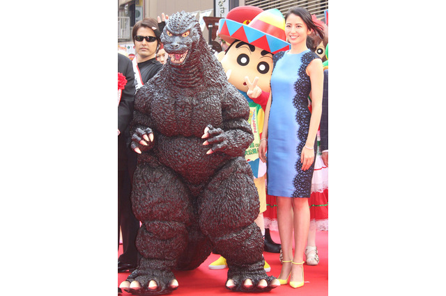 歌舞伎町「新宿東宝ビル」開業セレモニーに長澤まさみ……ゴジラヘッドに「かわいい」 画像