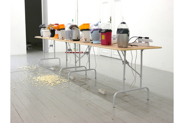 表参道にばらまかれた“お金”を探す!?GYREでウォーホル、ボイスら作品のアート展 画像