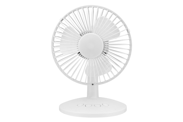 USB 3.0対応で“最強クラス”と謳うUSB首振り扇風機……実売価格は2980円 画像