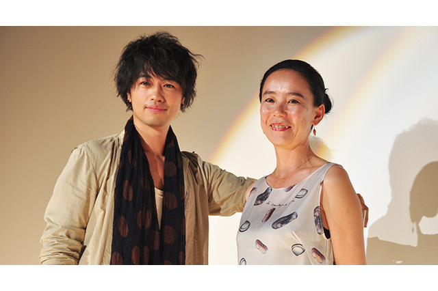 斎藤工、初対面で壁ドン!「僕の一発芸です」 画像