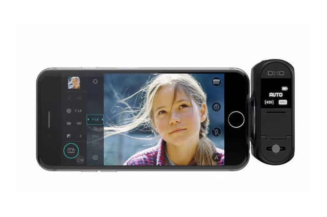 iPhoneに直挿しして高品質撮影するカメラユニット「DxO ONE」 画像