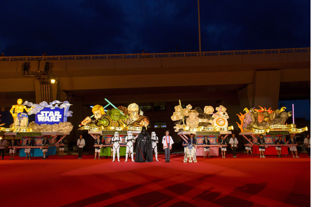 「スター・ウォーズねぶた」、遂にお披露目! ダース・ベイダーも駆けつけ大盛況 画像