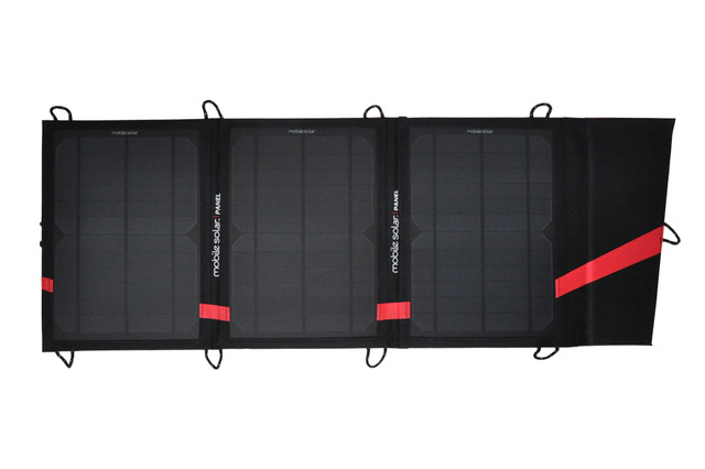 スマホ&タブ同時給電が可能、モバイルソーラー発電機が30日発売 画像