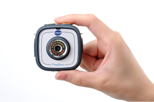 タカラトミー、ゲームもできる子ども向けアクションカメラ「プレイショット」 画像