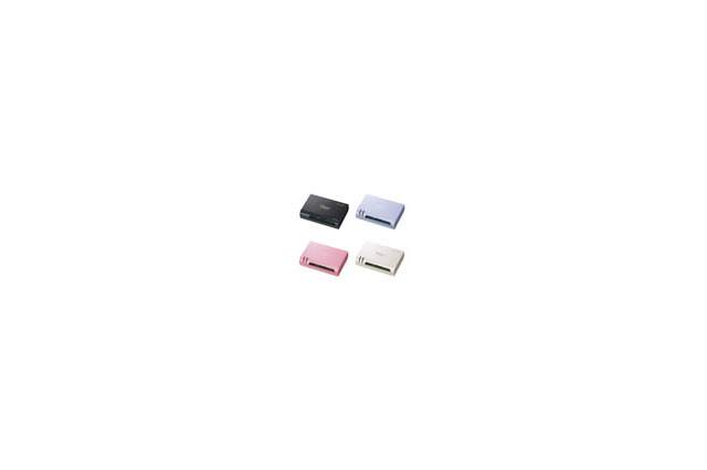 34種類のメディアに対応する小型カードリーダー/ライター——4色カラバリで実売1,780円 画像