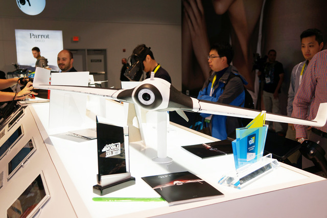 【CES 2016】パロットから全翼機タイプが登場！大ブレイクから1年の“ドローン”はどうなる？ 画像