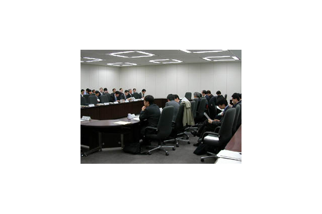 サービス距離の拡大か既存ユーザの保護か　—DSL作業班第4回 画像